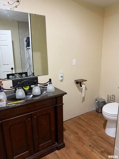 Tiny photo for 2407 Selmaville Road, Salem, IL 62881 (MLS # EB460642)