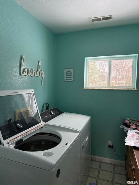 Tiny photo for 2407 Selmaville Road, Salem, IL 62881 (MLS # EB460642)