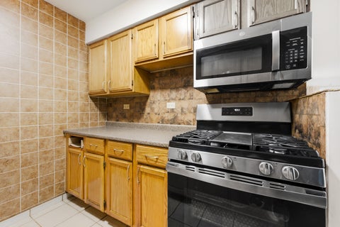 Tiny photo for 1080 Knoll Lane #107, Hoffman Estates, IL 60169 (MLS # 12768589)