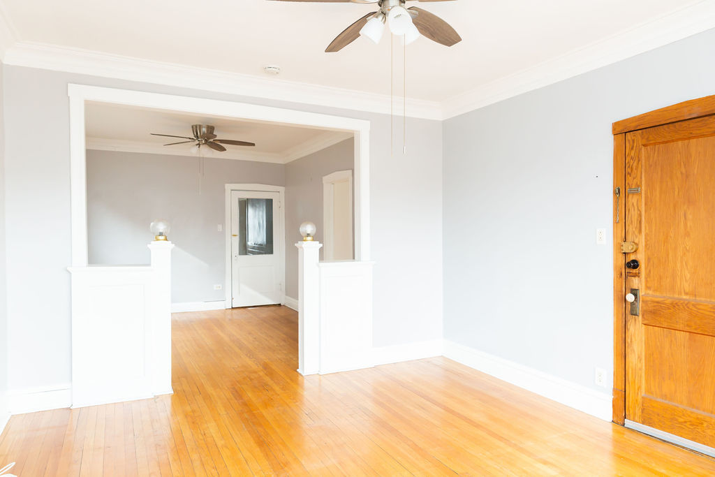 5752 S Whipple Street