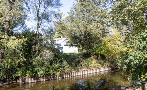Tiny photo for 2225 Lagoon Drive, Fox River Grove, IL 60021 (MLS # 12788554)