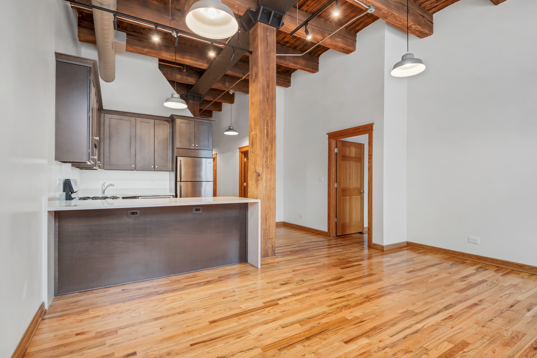 216 N May Street 103