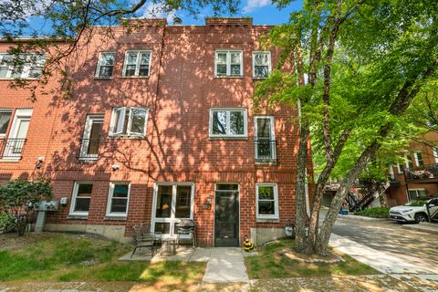 2809 N Wolcott Avenue H Chicago IL 60657