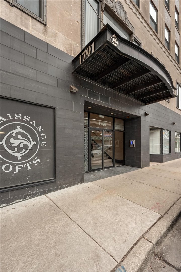 1791 W Howard Street 405