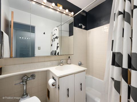 Tiny photo for 2970 N Lake Shore Drive #14A, Chicago, IL 60657 (MLS # 12587492)