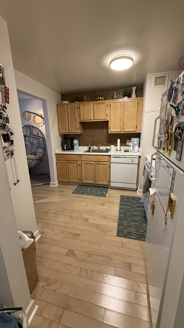 200 N Dearborn Street 1005