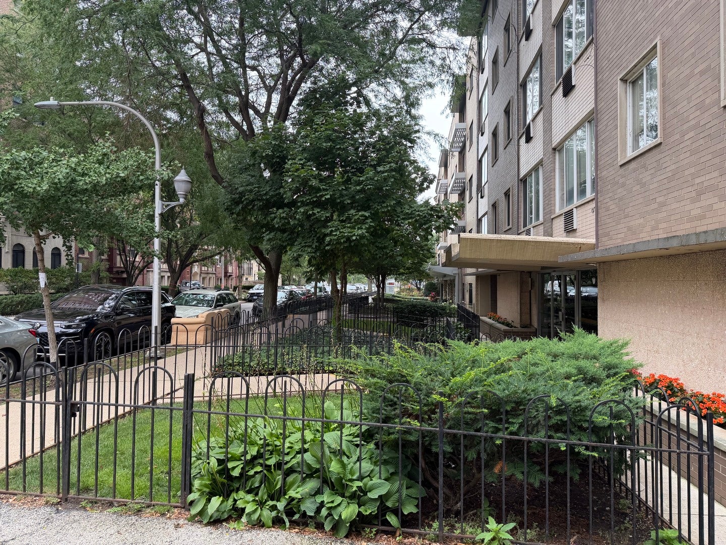 539 W Stratford Place 506