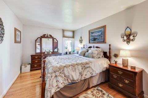 Tiny photo for 1 Maple Tree Court, Elmhurst, IL 60126 (MLS # 12634221)