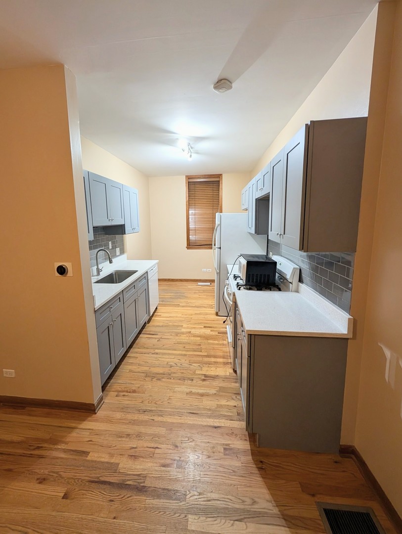 1852 W Thomas Street CH1