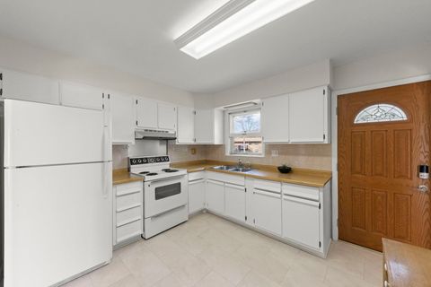 Tiny photo for 2308 Crabtree Avenue, Woodridge, IL 60517 (MLS # 12619401)