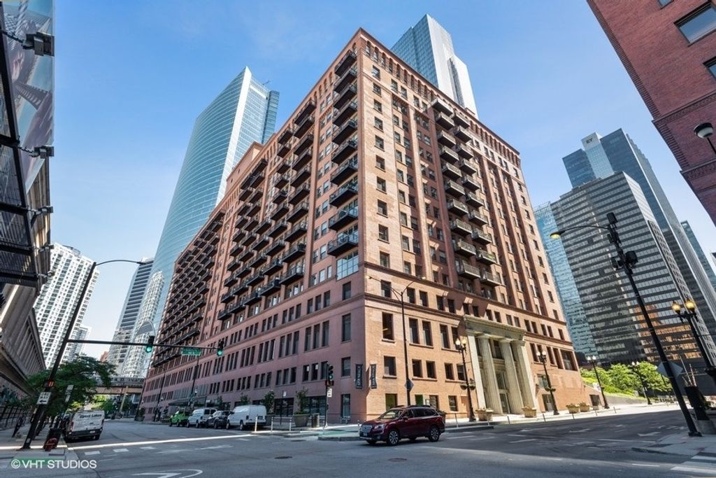 Photo for 165 N CANAL Street #726, Chicago, IL 60606 (MLS # 12436032)