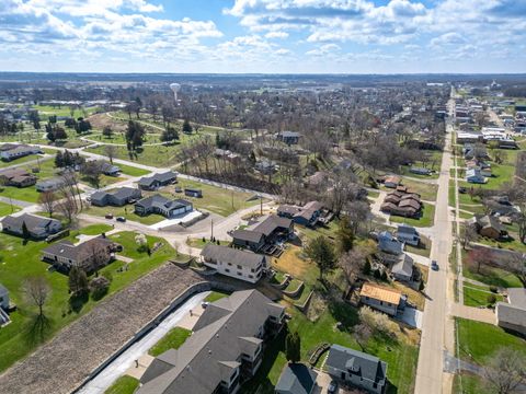 Tiny photo for 124 5th Street, Fulton, IL 61252 (MLS # 12617493)