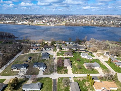 Tiny photo for 124 5th Street, Fulton, IL 61252 (MLS # 12617493)