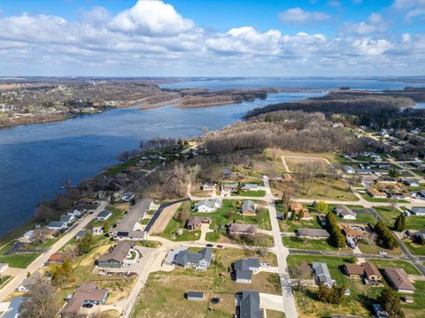 Tiny photo for 124 5th Street, Fulton, IL 61252 (MLS # 12617493)