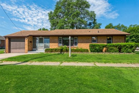 Photo of 319 N Lord Avenue, Carpentersville, IL 60110 (MLS # 12620168)