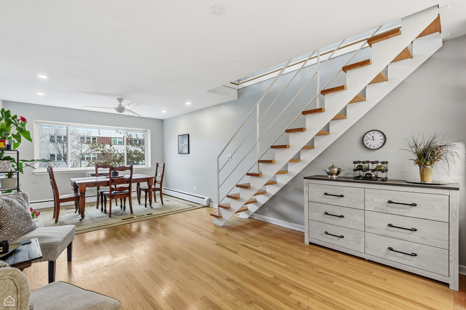 6619 N Sheridan Road 401