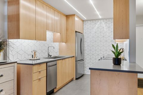 Tiny photo for 6619 N Sheridan Road #401, Chicago, IL 60626 (MLS # 12520831)