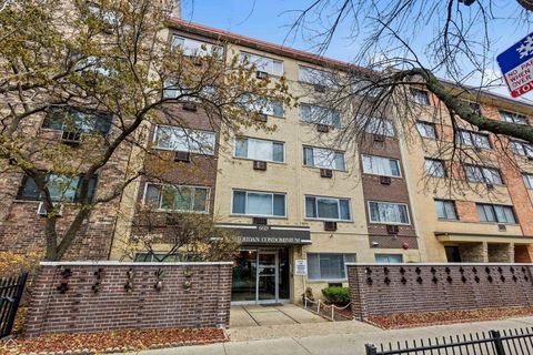 Tiny photo for 6619 N Sheridan Road #401, Chicago, IL 60626 (MLS # 12520831)