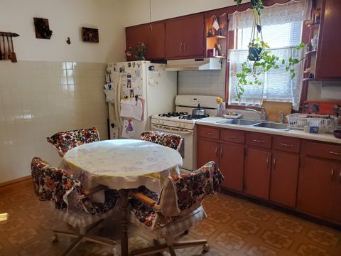 3 beds bed, 2 baths bath property at 4746 s kedvale avenue, chicago, IL 60632