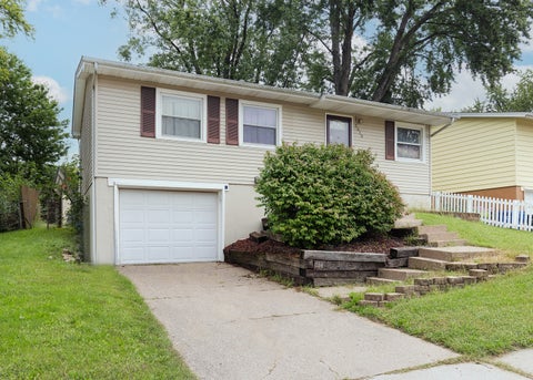 Photo of 2410 W 58th Street, Davenport, IA 52806 (MLS # 12735516)