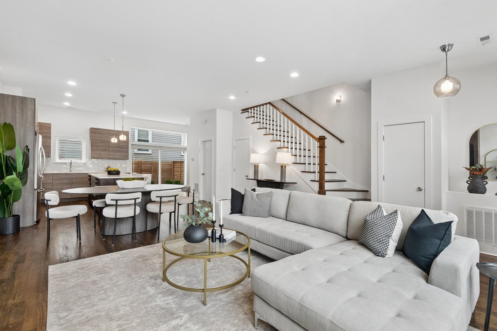 1855 N St Louis Avenue