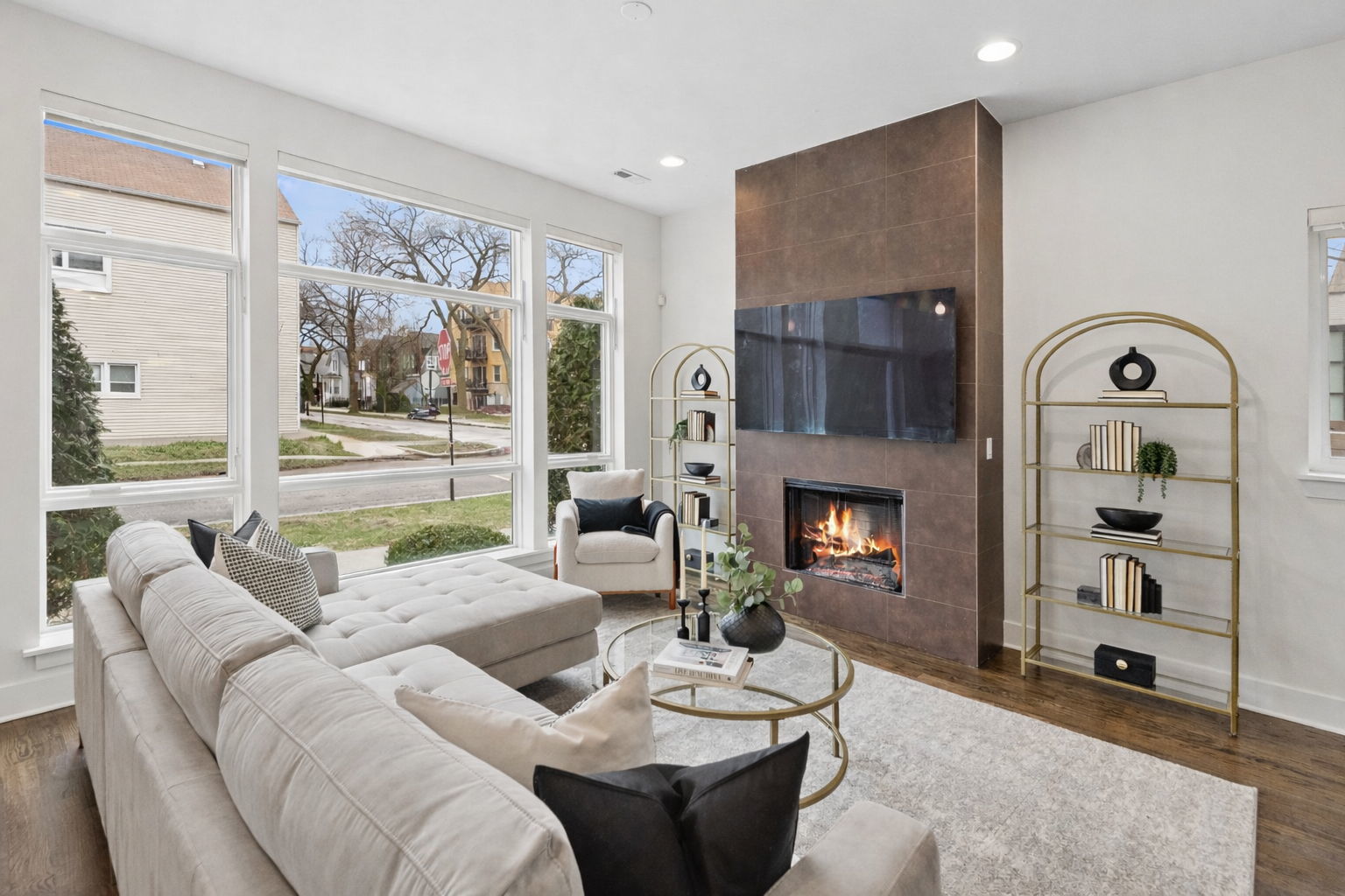 1855 N St Louis Avenue