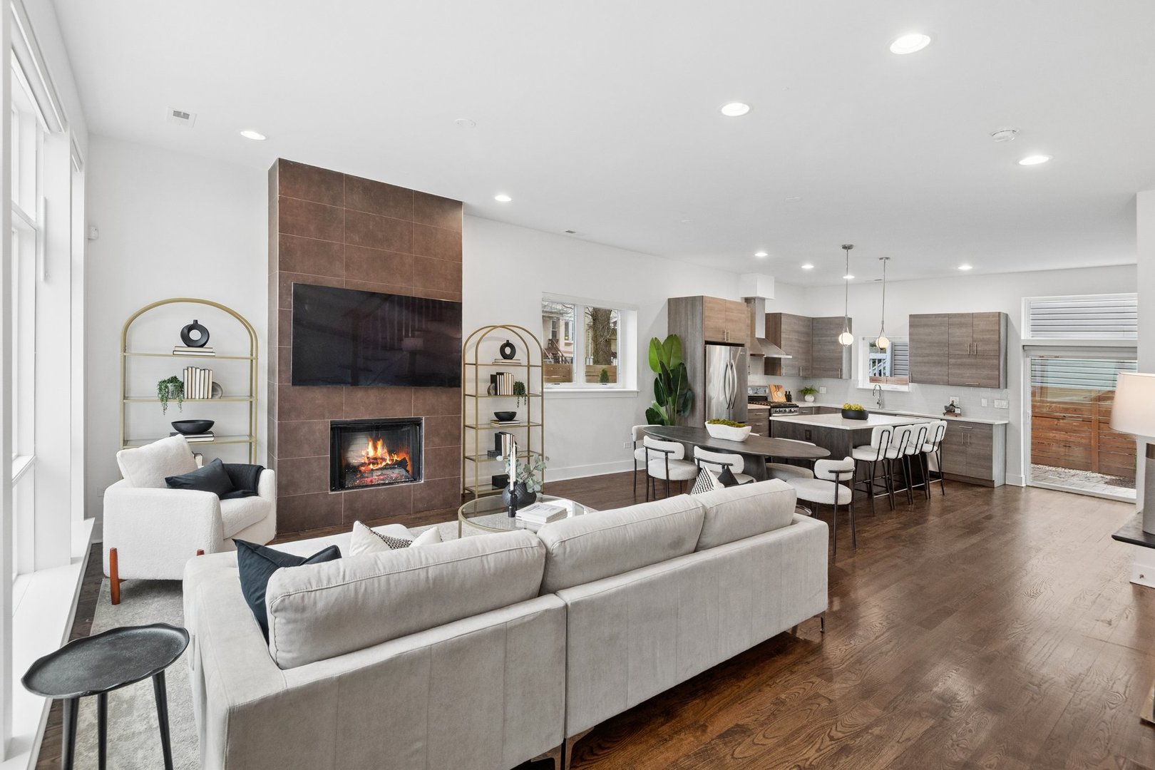 1855 N St Louis Avenue