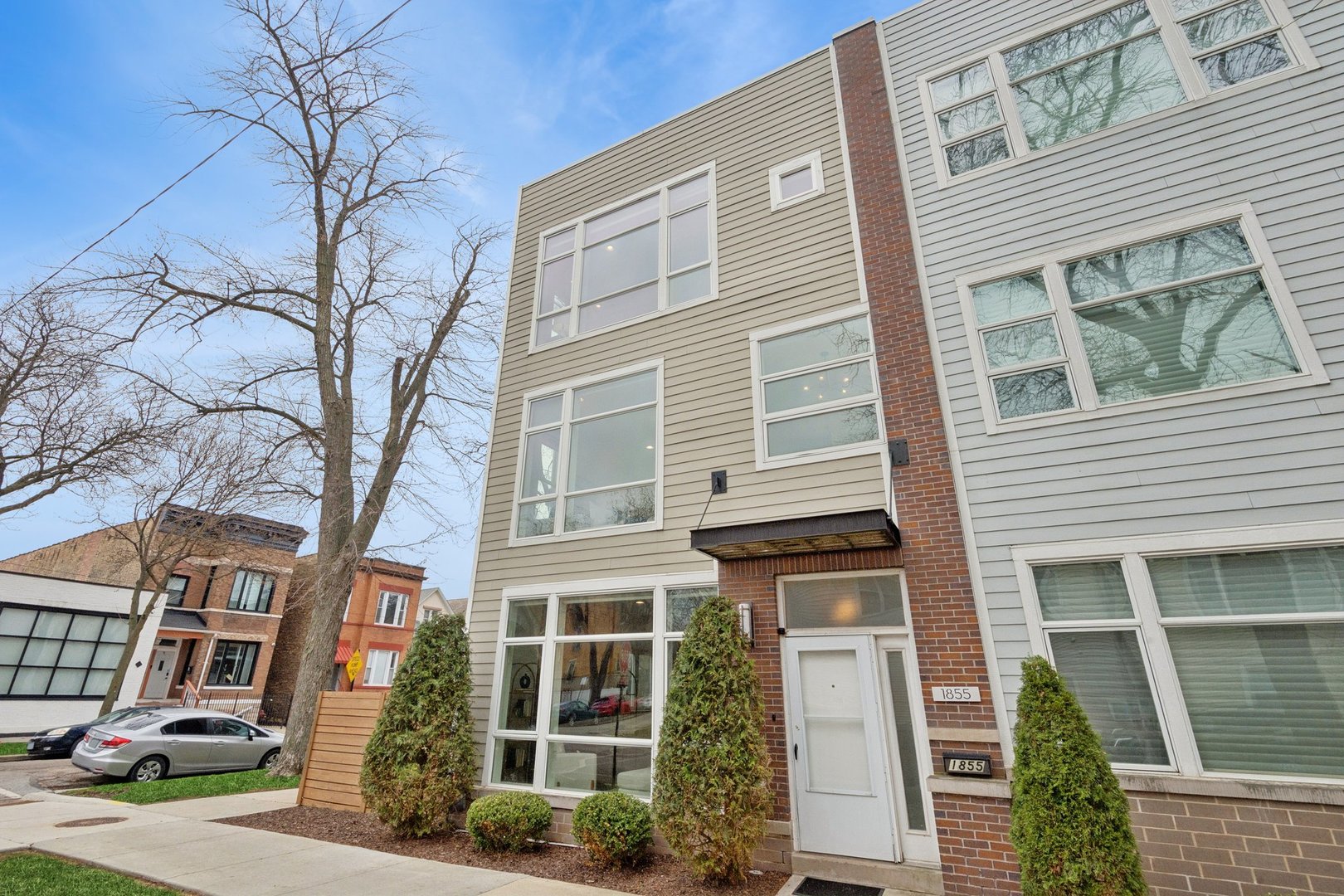 1855 N St Louis Avenue