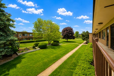 Tiny photo for 39 King Arthur Court #15, Northlake, IL 60164 (MLS # 12714501)