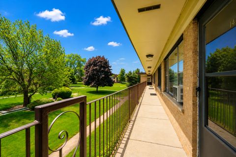 Tiny photo for 39 King Arthur Court #15, Northlake, IL 60164 (MLS # 12714501)