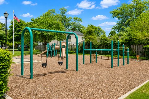 Tiny photo for 39 King Arthur Court #15, Northlake, IL 60164 (MLS # 12714501)