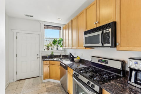 Tiny photo for 2609 W GUNNISON Street #3, Chicago, IL 60625 (MLS # 12745895)