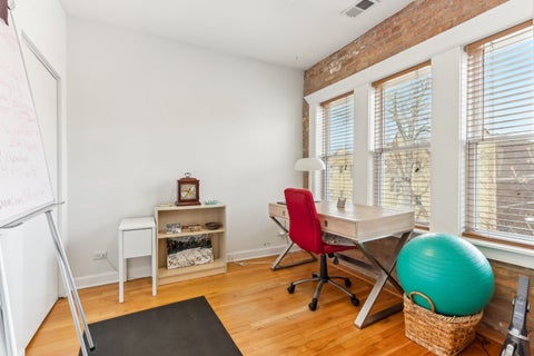 Tiny photo for 2609 W GUNNISON Street #3, Chicago, IL 60625 (MLS # 12745895)