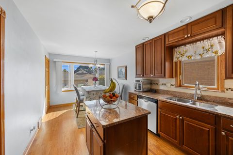 Tiny photo for 4339 N Newland Avenue, Harwood Heights, IL 60706 (MLS # 12484721)