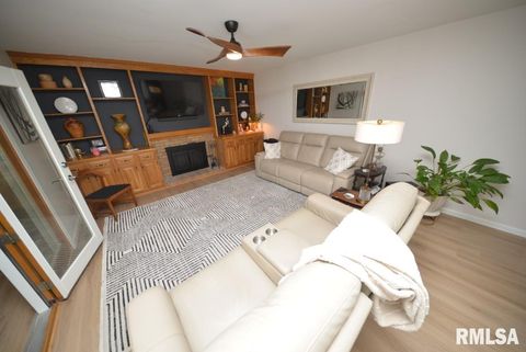 Tiny photo for 4211 FOX CREEK Street, Mt Vernon, IL 62864 (MLS # EB459236)