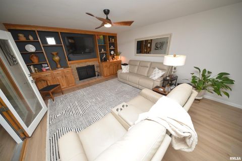 Tiny photo for 4211 FOX CREEK Street, Mt Vernon, IL 62864 (MLS # EB459236)