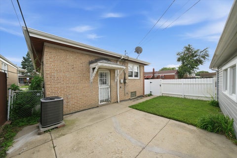 Tiny photo for 3798 W 76th Place, Chicago, IL 60652 (MLS # 12748417)