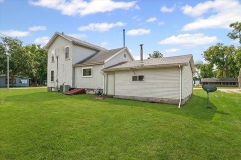 Tiny photo for 402 W Ash Street, Fairbury, IL 61739 (MLS # 12459240)