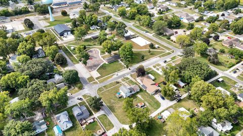 Tiny photo for 402 W Ash Street, Fairbury, IL 61739 (MLS # 12459240)