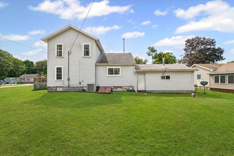 Tiny photo for 402 W Ash Street, Fairbury, IL 61739 (MLS # 12459240)