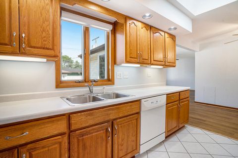 Tiny photo for 18518 Glen Oak Avenue, Lansing, IL 60438 (MLS # 12422880)