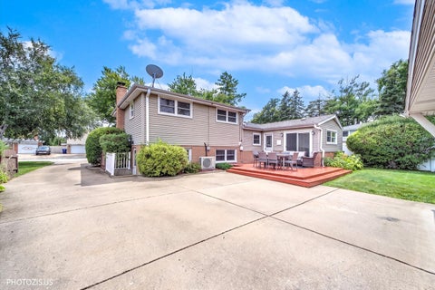 Tiny photo for 148 Jeffery Lane, Des Plaines, IL 60018 (MLS # 12752811)