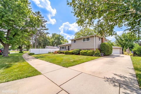 Tiny photo for 148 Jeffery Lane, Des Plaines, IL 60018 (MLS # 12752811)