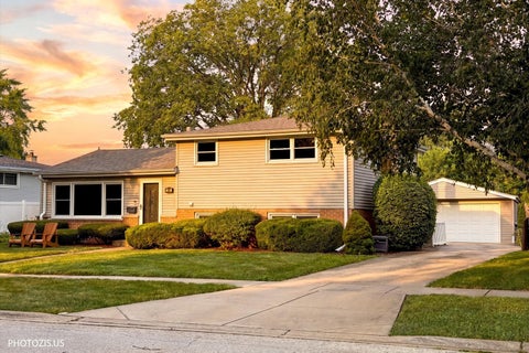 Photo of 148 Jeffery Lane, Des Plaines, IL 60018 (MLS # 12752811)
