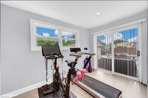 Tiny photo for 148 Jeffery Lane, Des Plaines, IL 60018 (MLS # 12752811)