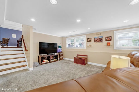 Tiny photo for 148 Jeffery Lane, Des Plaines, IL 60018 (MLS # 12752811)