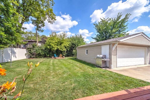 Tiny photo for 148 Jeffery Lane, Des Plaines, IL 60018 (MLS # 12752811)