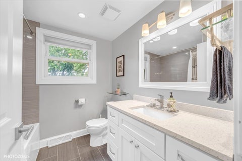 Tiny photo for 148 Jeffery Lane, Des Plaines, IL 60018 (MLS # 12752811)