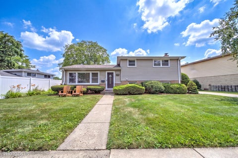 Tiny photo for 148 Jeffery Lane, Des Plaines, IL 60018 (MLS # 12752811)