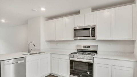 Tiny photo for 414 Lakeshore Court, St. Charles, IL 60174 (MLS # 12623868)